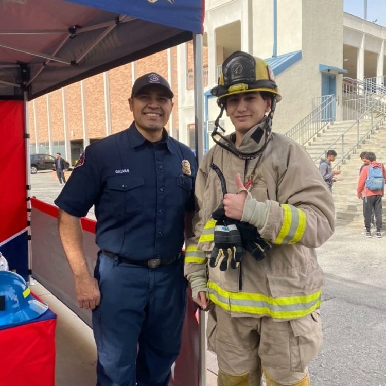 GlendaleFireCA's tweet image. We spent the day at Glendale High School for their Employment Resource Fair! The future is looking bright! Interested in a career with the Glendale Fire Department, visit JoinGFD.com
