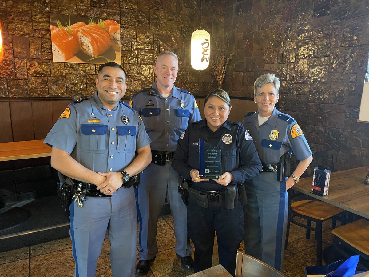 WSPElProtector's tweet image. @wastatepatrol District 3 Captain Nelson and Lt. Wilson joined me in awarding CVEO2 Mireya Antunez a commendation. Her partnership with @WSPElProtector has been key to educate the communities we serve about #trafficsafety #servicewithhumility👏🤝🏆  @wspd3pio thanks for the 📸