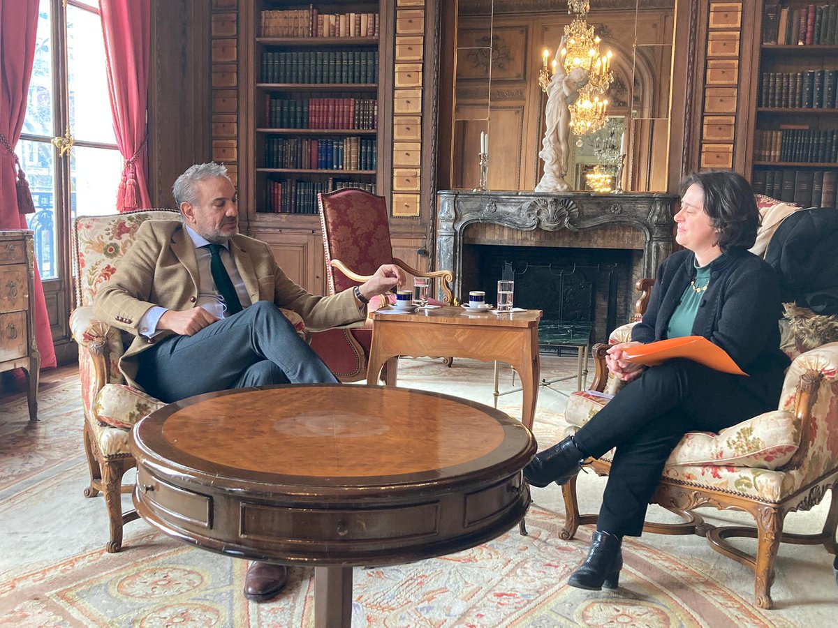 CitesUniesFR's tweet photo. 🟣Aujourd'hui @cpapinbdx présidente de la Dynamique Amérique latine et Caraïbes #DALC de @CitesUniesFR a été reçue à l’Ambassade de #Chili par S.E.M. Capdevila Villaroel, Ambassadeur, l’occasion d’évoquer la #coopdec franco-chilienne 🇫🇷🇨🇱 https://t.co/xwkAXa2eS0