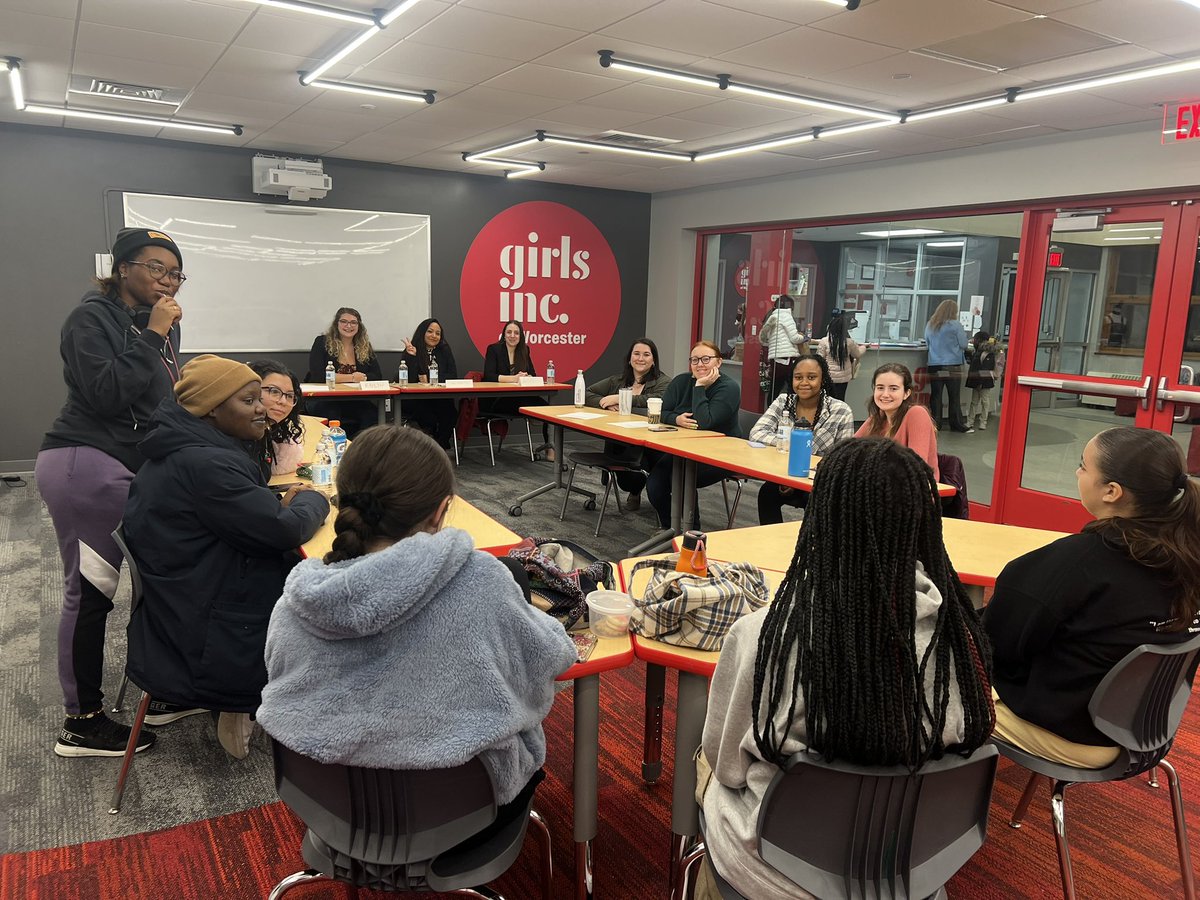 khloemoney44's tweet image. Yesterday I co-coordinated a panel for my local Girls Inc. and it was extra special for me because I haven’t been in that room in over 16 years when I attended the program as a little girl 🥹✨♻️ #kommunity