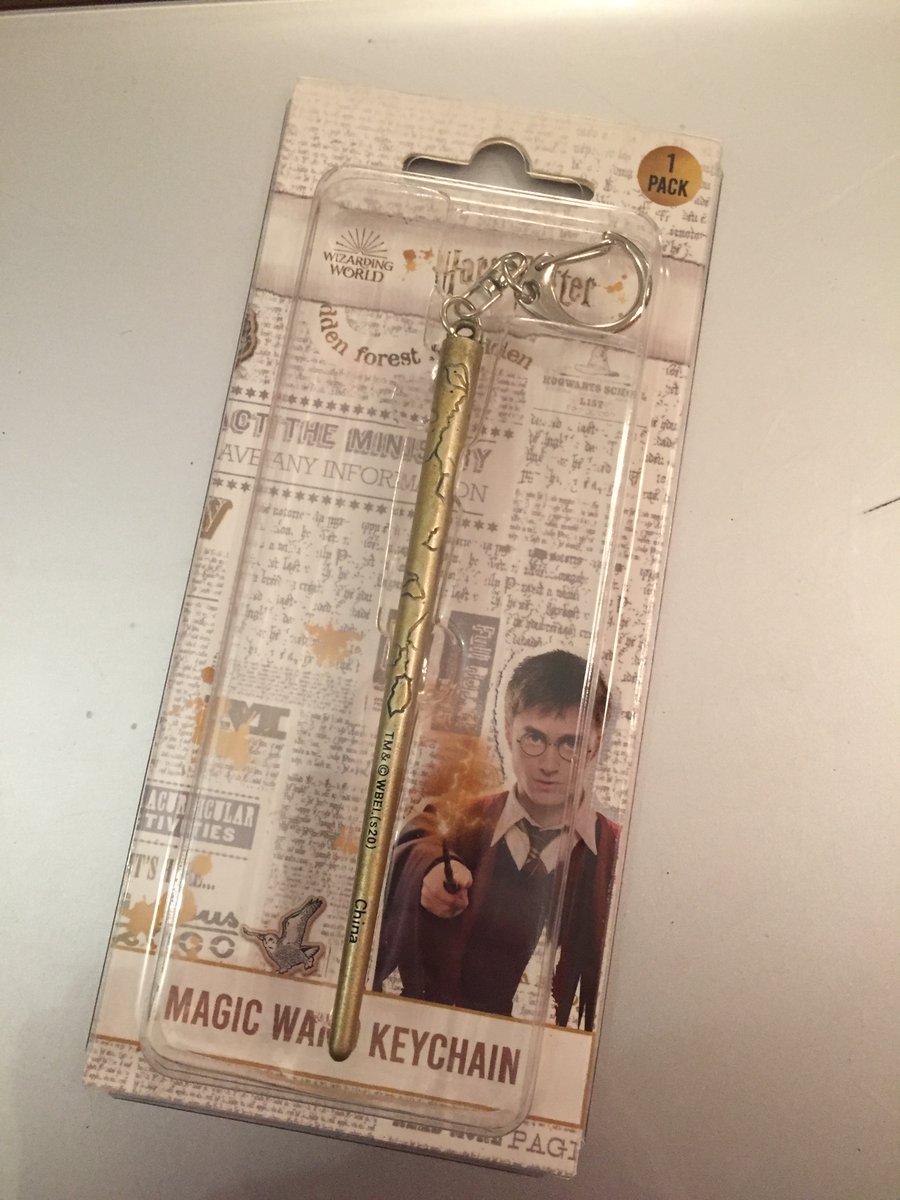 thecaargohold's tweet photo. Did Luna Lovegood have two wands? #HarryPotter #lunalovegood #jkrowling https://t.co/QgUdO31ajw
