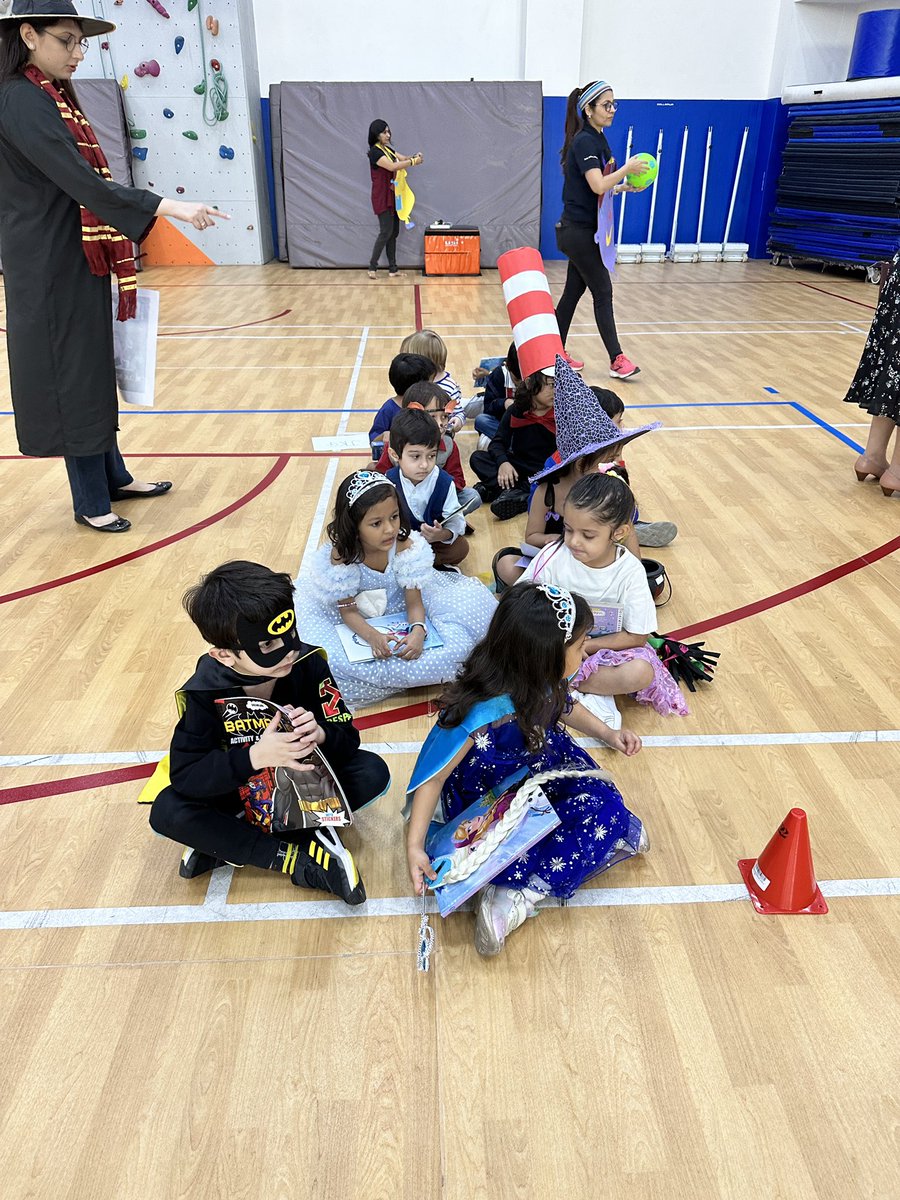 samanth97798808's tweet image. Our 1st Character parade after the pandemic ❤️ #2023#teamjkg#underhiseye @ManjuPatidar15 @oismumbai @lisakatehughes @peducharme @archana2804 @OISLearningHub @veenadsilva