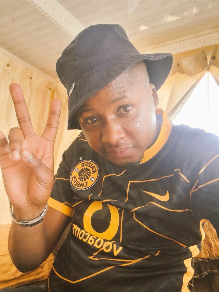 @hothaata @SSFootball I rise on the point of order 
#khosi_4_life
Dumela Mr President 
#osekabasheba