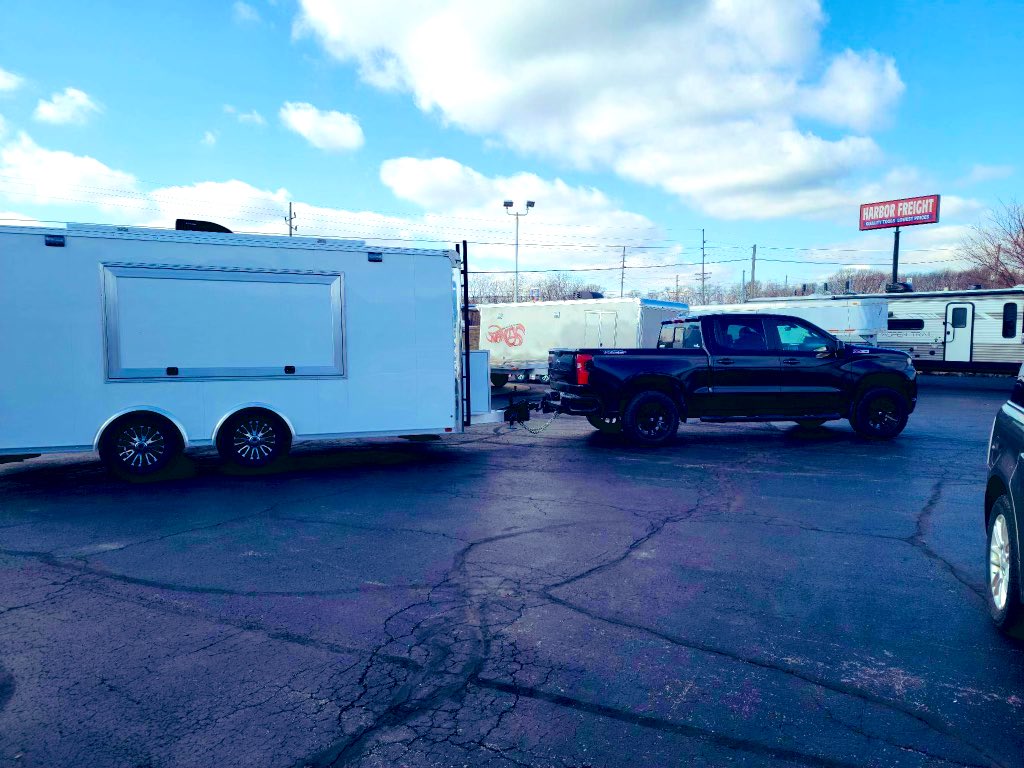 ElliottsTrailer's tweet photo. #TeamElliotts Effort 💪🏻

The Pink Panther (Bob Gardner) is on his way to @VolusiaSpeedway with his new Alumi Tech merchandise trailer in tow! 

It was a solid team effort from the Elliotts staff to get Bob on the road in less than 24 hours! 🙌🏻 https://t.co/lKwjcYoUEJ