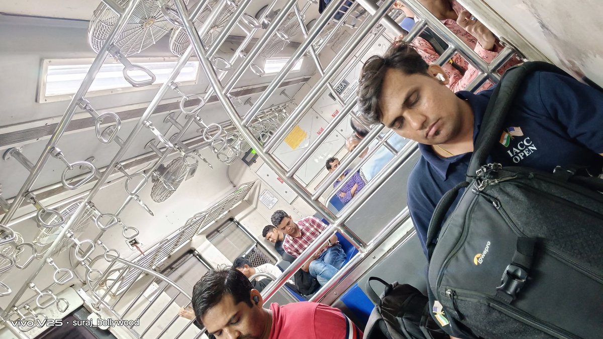 suraj07pk's tweet photo. The local man of Mumbai very Hard working on the way
Bas inhe mehnat aur nind sirf local hi de skti hai hand s of you Western Local #localtrain #mumbai #mumbailocal #train #mumbaikar #indianrailways #bombay #mumbailocaltrain #india #maharashtra #instagram #mumbailife https://t.co/kTsNHS6fuG