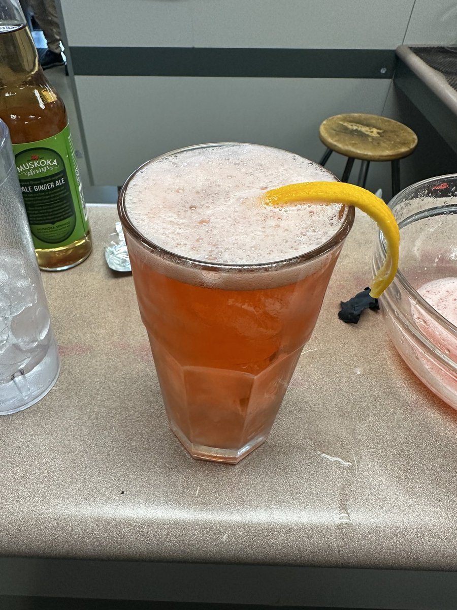 ChickletsOnIce4's tweet photo. Awesome drinks ‼️from awesome Chicklets on Valentine’s Day❤️ #HOS2080 #Cocktails #FridayFeeling #ACBartending1 #bestbarmix https://t.co/0mSxmgjqn6