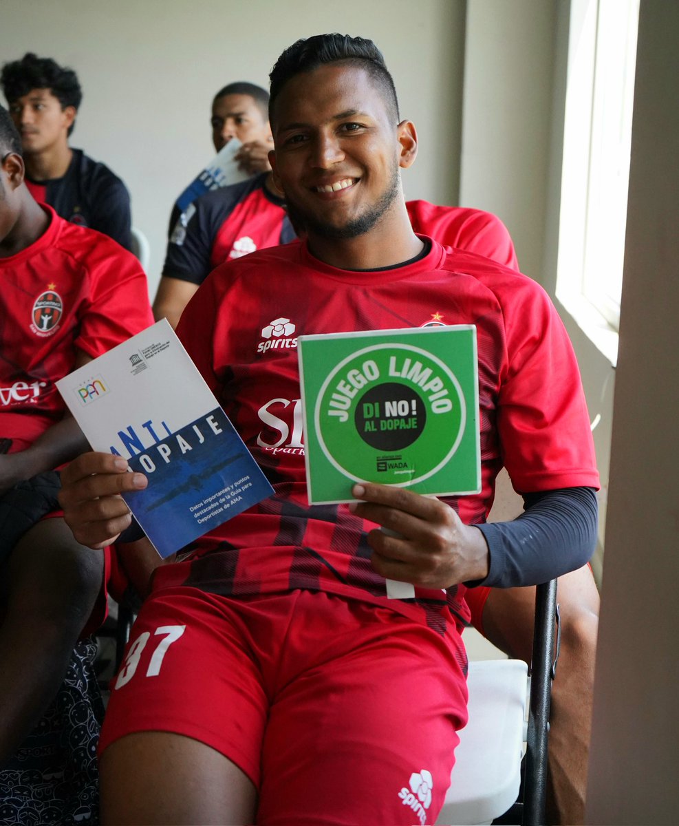 sportingsmfc's tweet photo. ¡ANTIDOPAJE! Los jugadores rojinegros del plantel Profesional, Prom y U-18 recibieron la charla antidopaje por parte de la licenciada Diana Medina del Departamento de Educación de la Organización Nacional Antidopaje de Panamá. 👏🔴⚫

#ElEquipoDelDistrito https://t.co/bl06TDBOz3