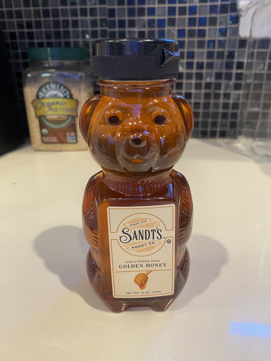 PabLD's tweet image. Can we get the @culturaltutor to do a thread about why all honey bottles are in shape of bears pls? Thanks