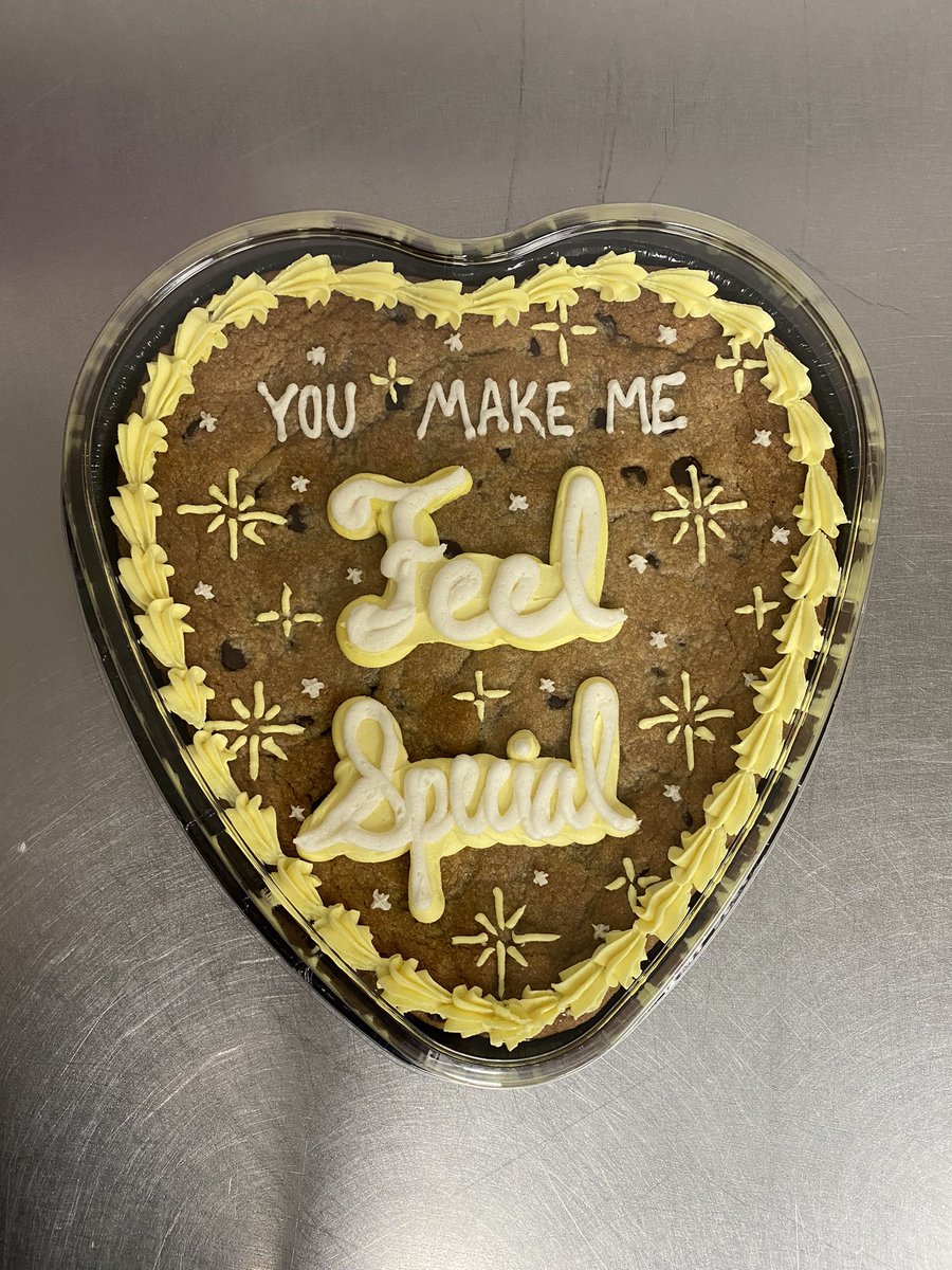 thewildbunchh's tweet photo. Of COURSE I had to make Twice themed heart cookies for Valentine’s Day 💕 https://t.co/ChhtFCErPK
