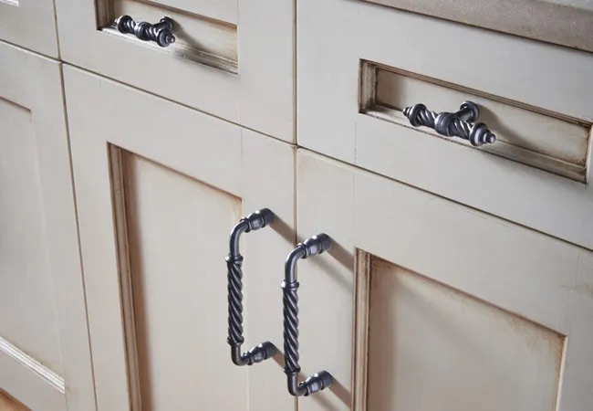 Bauerware's tweet image. Free your sense of style with mix-and-match birdcage and twisted wire designs; the Normandy collection adds timeless warmth to any décor. The twist and birdcage details on the handles and pulls make it a perfect fit for Old World and vintage farmhouse style kitchen and baths