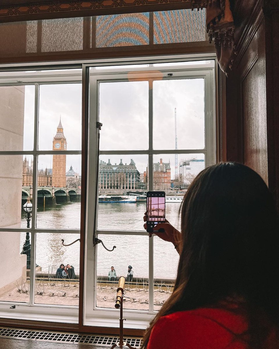 motorolaUK's tweet photo. We bet you didn't know that with the moto edge 30 neo, you can edit your picture before it's taken! 🤩

Anna simply added a filter whilst taking pictures of the epic view, it's as easy as that! 

#Motorola #edge30 #FindYourEdge https://t.co/McGhEjzzob