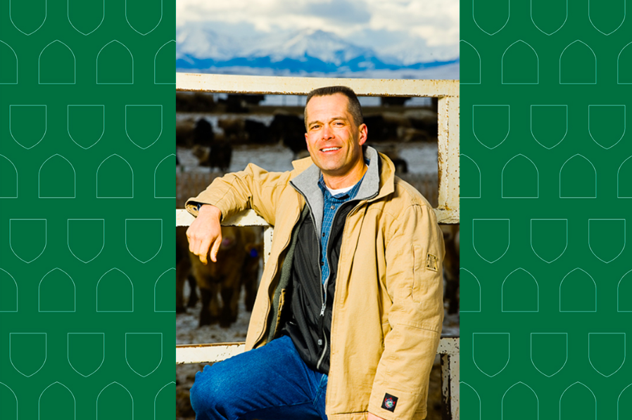 WCVMToday's tweet photo. Dr. Calvin Booker of Okotoks, Alta., a #WCVM graduate, is the 2023 recipient of the Veterinarian of the Year Award — an honour supported by the #WCABP and Boehringer Ingelheim Canada.
To read the full story, click here: https://t.co/YEpGs4g8Uf
#vetmed @tamuvetmed https://t.co/1KfoDB4Z6m