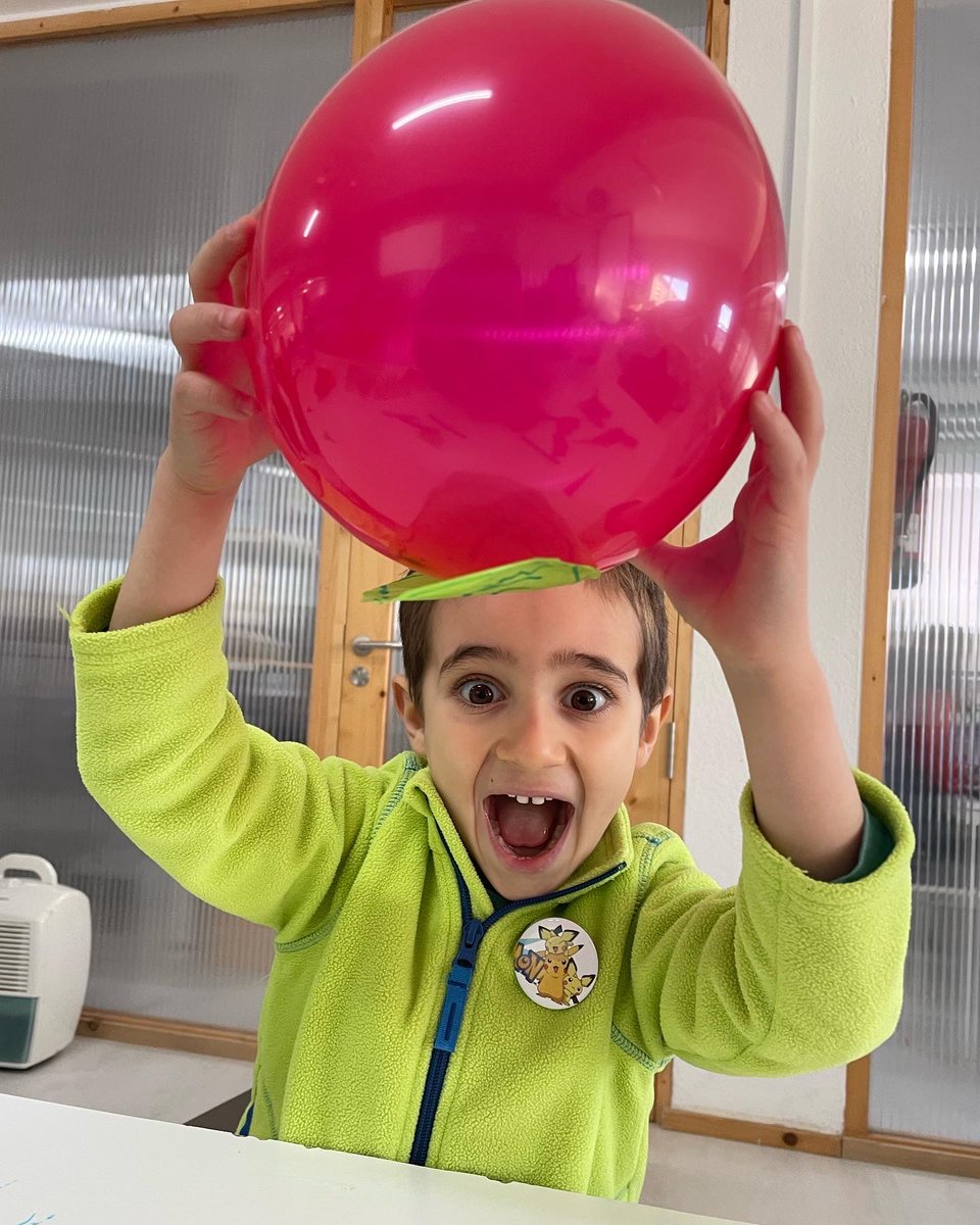VermisLAB's tweet photo. Experimentando e descubrindo ca electrostática 😊

#electrostatica #makers #minimakers #experimentos https://t.co/PEuFSqxbYy