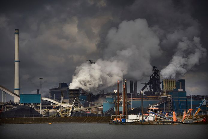Klimaatcrisis's tweet photo. Volgens het OM waren er 5 strafbare feiten naar voren gekomen in 4 onderzoeken. OMDZ heeft aangifte gedaan voor nog een 6de strafbaar feit. De eis van het OM stond los van de aangifte die ruim 1100 personen en bedrijven deden.
#StopTata #EcoToxic #ActNow
https://t.co/iVaVApncOn https://t.co/S5Di00GzIB