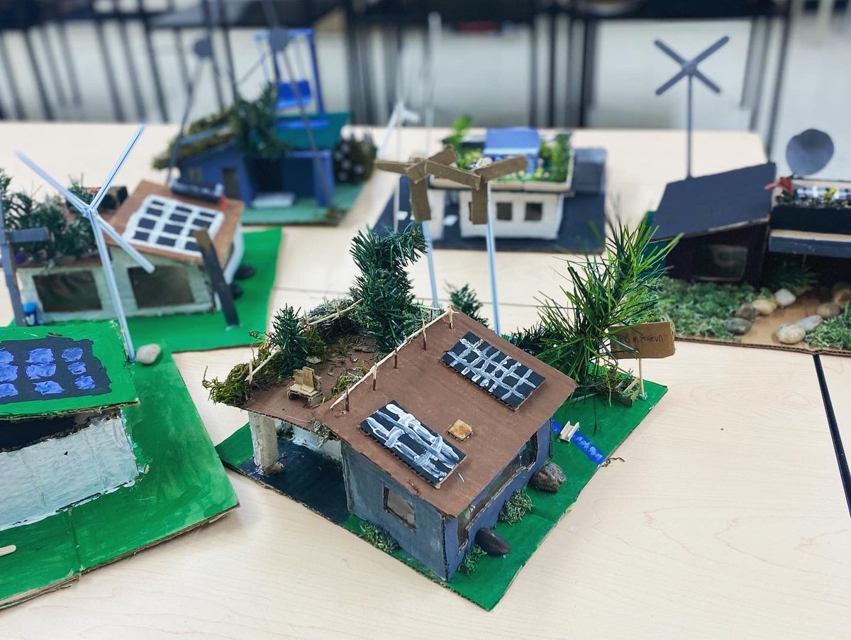 RSodhi15's tweet photo. π‘ SUSTAINABLE GREEN BUILDINGS π‘
.
.
Ss created sustainable green buildings that included renewable energy systems. They enjoyed working on this project and gained lots of knowledge regarding the variety of renewable energy systems.
.
.
#handsoearning #grad8 #geography #STEM https://t.co/ICZ5bjZkAl