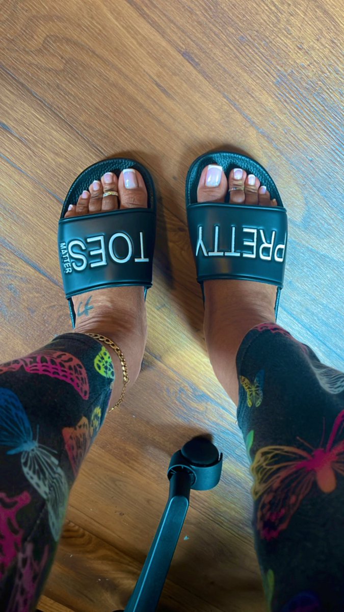 blaaksuedepumps's tweet photo. Thank you for my aftercare slides. I slip these on in-between foot worship sessions @atm_jt #prettytoesmatter https://t.co/ocNGuyHJUx
