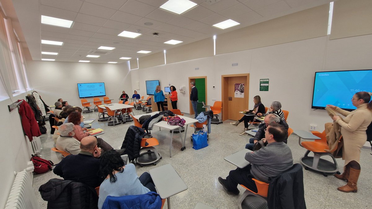 lluisalbarracin's tweet photo. Ha sido un placer y un estímulo participar en la reunión intermedia del grupo desarrollo profesional de la @_SEIEM en la Facultat @EducacioUAB!!! @MiguelMontesDM https://t.co/yo3pdDIlLq