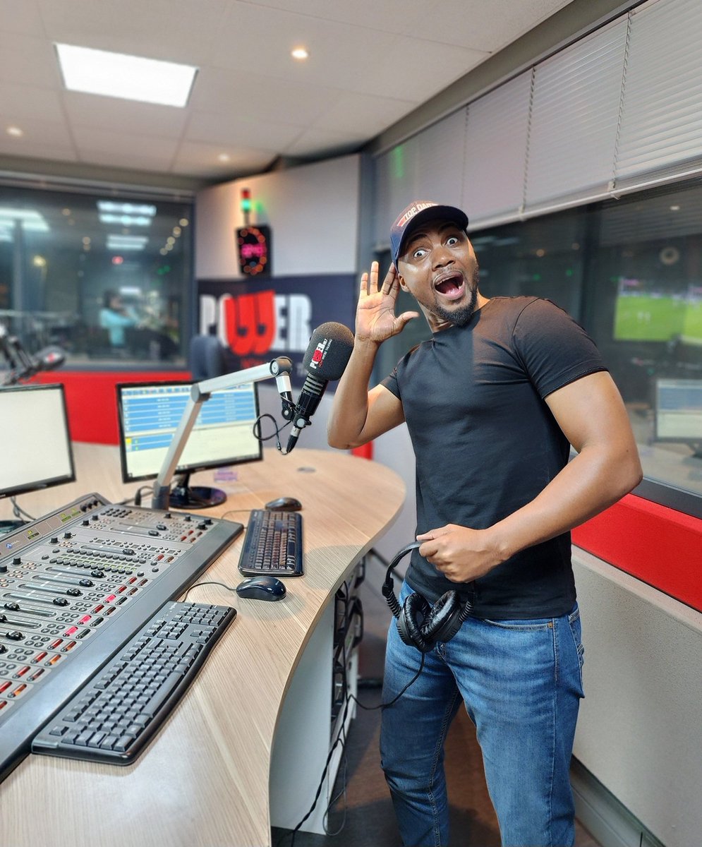 AB_Broadcaster's tweet image. Goooooood evening! We're back! Happy Friday! Happy Weekend! Let's rock! 🕺🏾

@Powerfm987 right now! 📻🎶🔥
#POWERWeekend