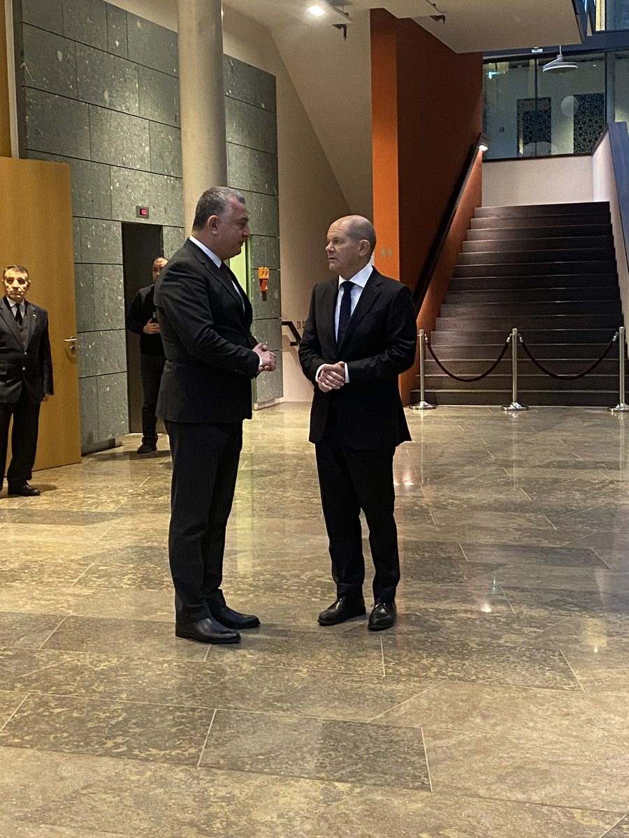 TC_BerlinBE's tweet photo. Bundeskanzler Herr Olaf Scholz @Bundeskanzler hat sich heute anlässlich der Erdbebenkatastrophe in Türkiye ins Kondolenzbuch in unserer Botschaft eingetragen. https://t.co/Pa3msNw5IE