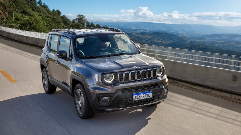 acelerandocol's tweet photo. Se pasó el #DiaDelPeriodista. Lo que no puede dejar pasar es...🚙🚙 #novedades: Este es el #JeepRenegadeTurbo que ya está en #Colombia 🚙🚙. Los detalles en: https://t.co/cB19PTBx9c @Jeep @ManadaJeep
#acelerando #jeep #renegadeturbo #4x2 #colombia #multiair #sport #longitude https://t.co/W1xykBNgzq