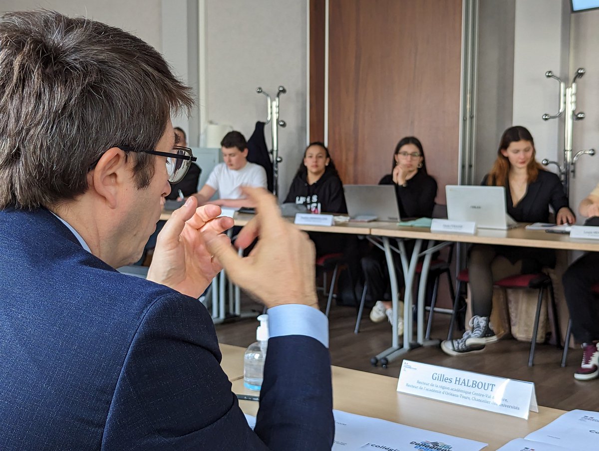 ac_orleanstours's tweet image. 👥Face aux élus et élues #CAVL @GHalbout a réaffirmé sa volonté de travailler avec eux sur les nombreux projets en cours dans l'académie.
↪️Écriture du futur projet académique, #maths dans le tronc commun, filles et maths, #BienEtre des élèves de l'académie ...