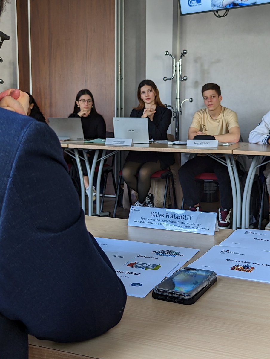 ac_orleanstours's tweet image. 👥Face aux élus et élues #CAVL @GHalbout a réaffirmé sa volonté de travailler avec eux sur les nombreux projets en cours dans l'académie.
↪️Écriture du futur projet académique, #maths dans le tronc commun, filles et maths, #BienEtre des élèves de l'académie ...