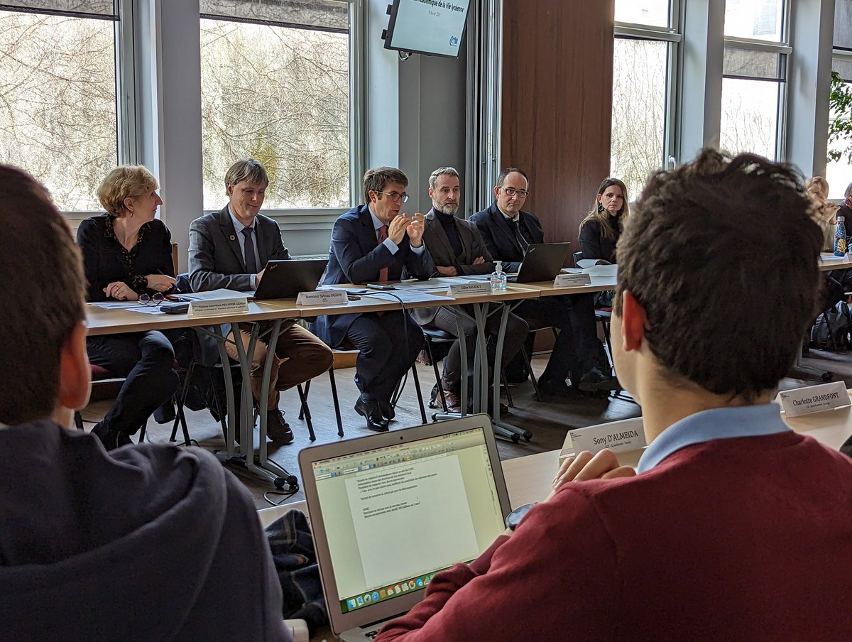 ac_orleanstours's tweet image. 👥Face aux élus et élues #CAVL @GHalbout a réaffirmé sa volonté de travailler avec eux sur les nombreux projets en cours dans l'académie.
↪️Écriture du futur projet académique, #maths dans le tronc commun, filles et maths, #BienEtre des élèves de l'académie ...