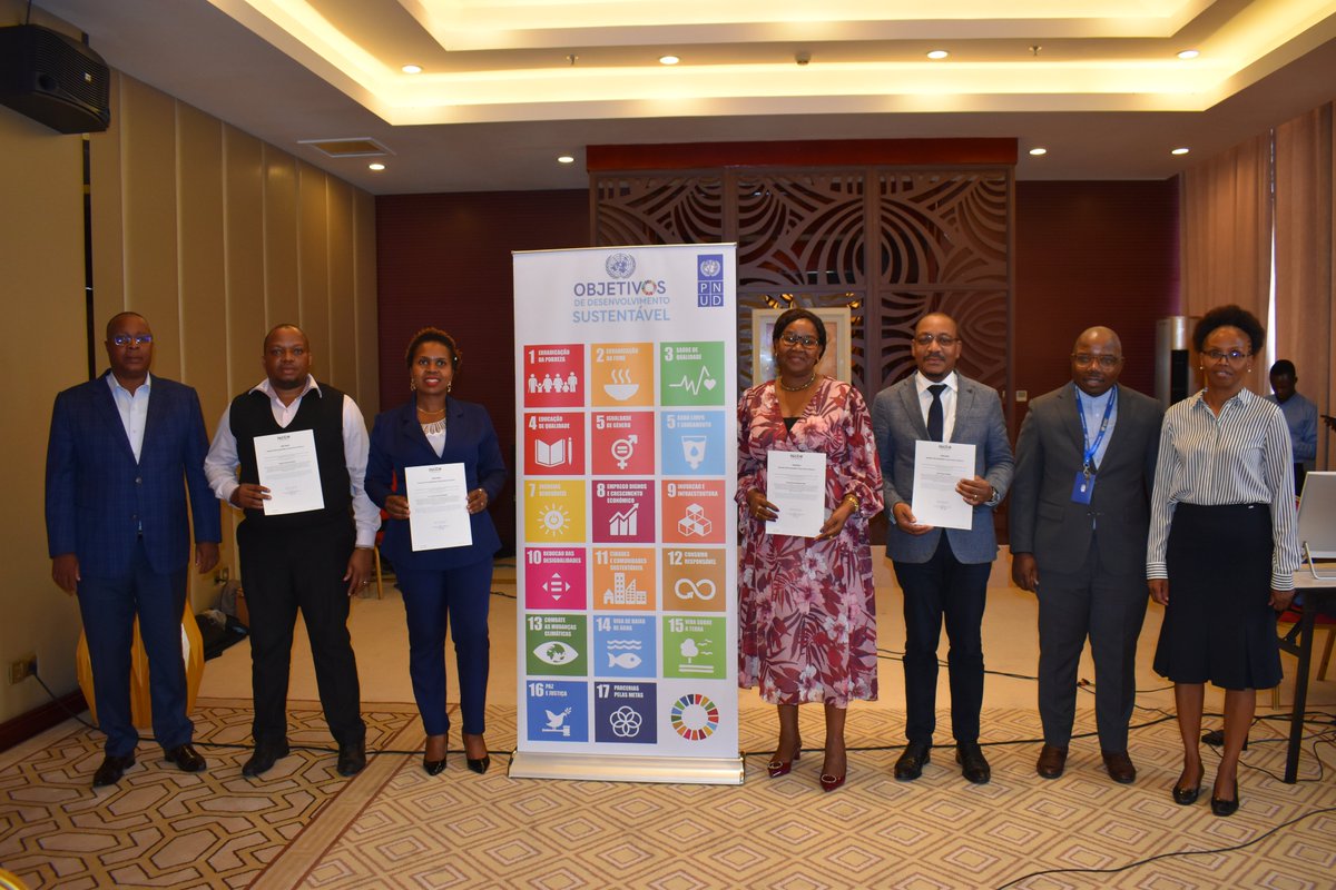 UNDPMozambique's tweet photo. Sessão de Entrega de Certificados aos estudantes que concluíram o curso de Pós-Graduação em #FinançasPúblicas, concebido pelo 
@ISCTEIUL|@Ipps_Iscte e o Tribunal de Contas de 🇵🇹, no contexto do @ProPALOP.

"Melhoramos os nossos conhecimentos em matérias orçamentais" - avaliam https://t.co/X6E5a79gTo