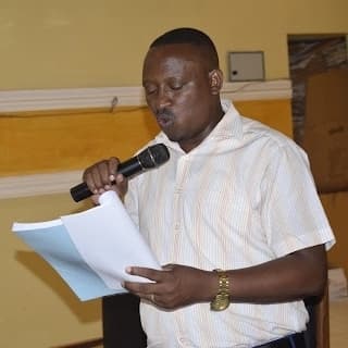 MorogoroYa's tweet photo. " Tumeweka kipaumbele zaidi katika kutatua changamoto ya Madawati kwa shule zetu za Msingi pamoja na vipaumbele vingine" Jeremia Lubeleje Kaimu Mkurugenzi wa Manispaa ya Morogoro akizungumza katika Kikao Cha Kamati ya ushauri ya Wilaya Morogoro ( DCC) Februari 10/2023. https://t.co/RrkUzPBbJ2