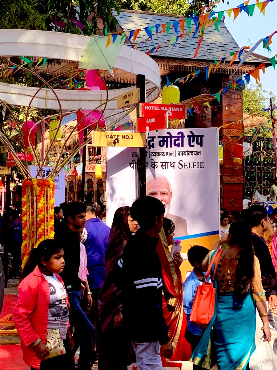 nidhi02441060's tweet image. #selfiewithPM 😀😀😀😀 and #modiapp