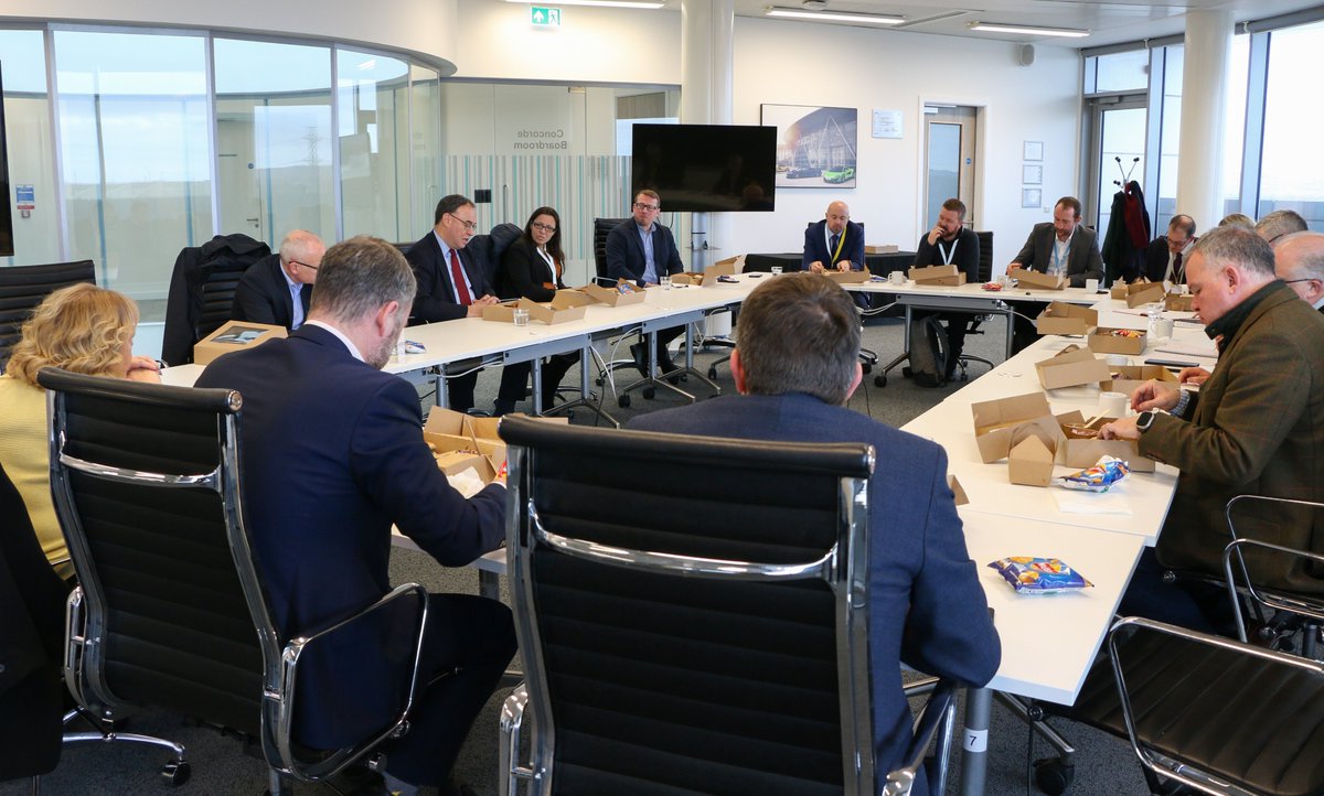 TheAMRC's tweet photo. Today, we welcomed the governor for @bankofengland, Andrew Bailey, to our Factory 2050 facility. 

We showed him our #innovation impact for businesses and discussed the wider #manufacturing context with our manufacturing community in #SouthYorkshire

@HVM_Catapult @sheffielduni https://t.co/e1DxCwUN7n