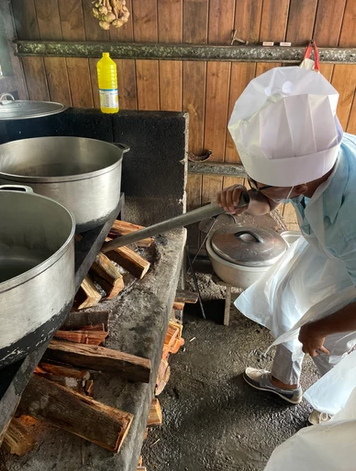 evenementiel974's tweet photo. [Teambuilding Cooking Créole 🇷🇪 ] Une journée authentique 100% gastronomie réunionnaise dans les Hauts de l’île. 
Au menu: #Cari poulet #Rougail saucisse ou poisson #Achards #Brèdes #Samoussas

➕ d'infos: https://t.co/Wq2cK8QYQV 
☎️ 0692 37 96 39 
📧 info@brandetconsultant.re https://t.co/60ejpVFwoz