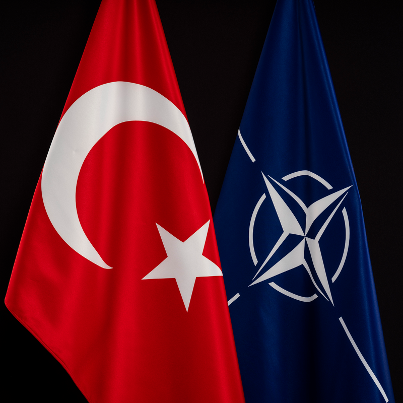 NATO's tweet photo. #NATO Allies to deploy fully-equipped semi-permanent shelter facilities to Türkiye 🇹🇷, in order to help accommodate people displaced by the devastating earthquakes