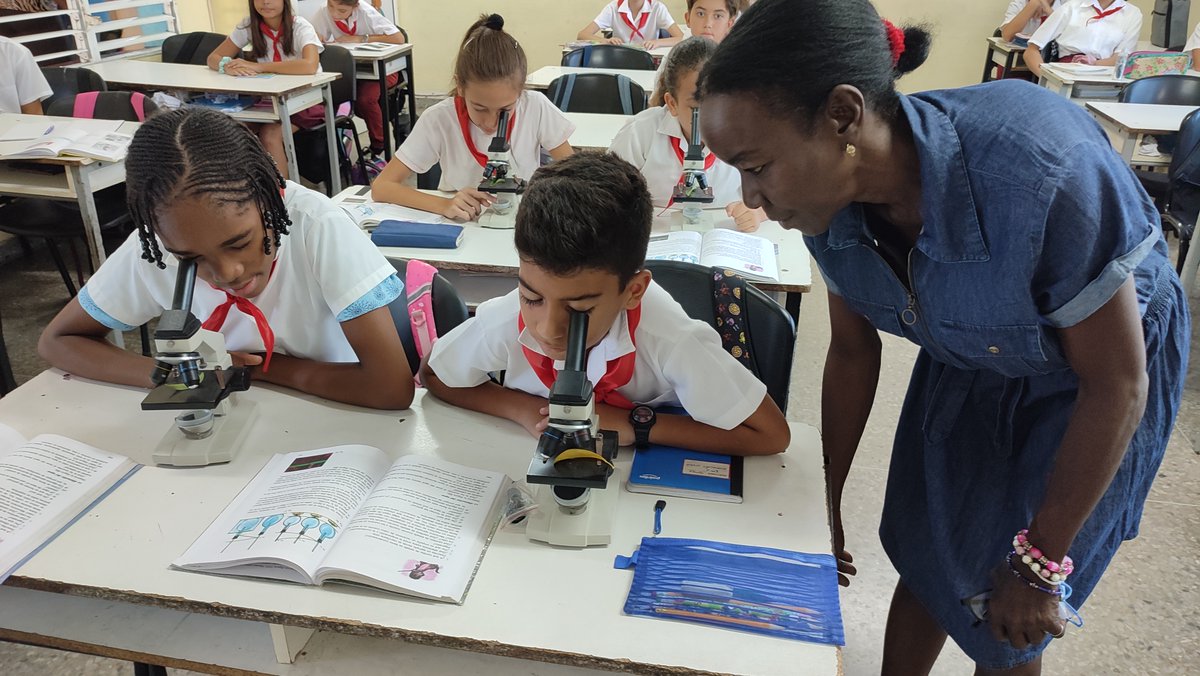 "La supervivencia de la Revolución y del socialismo, la preservación de la independencia de este país depende hoy, fundamentalmente, de la ciencia y de la técnica".
#DíaDeLaCienciaCubana