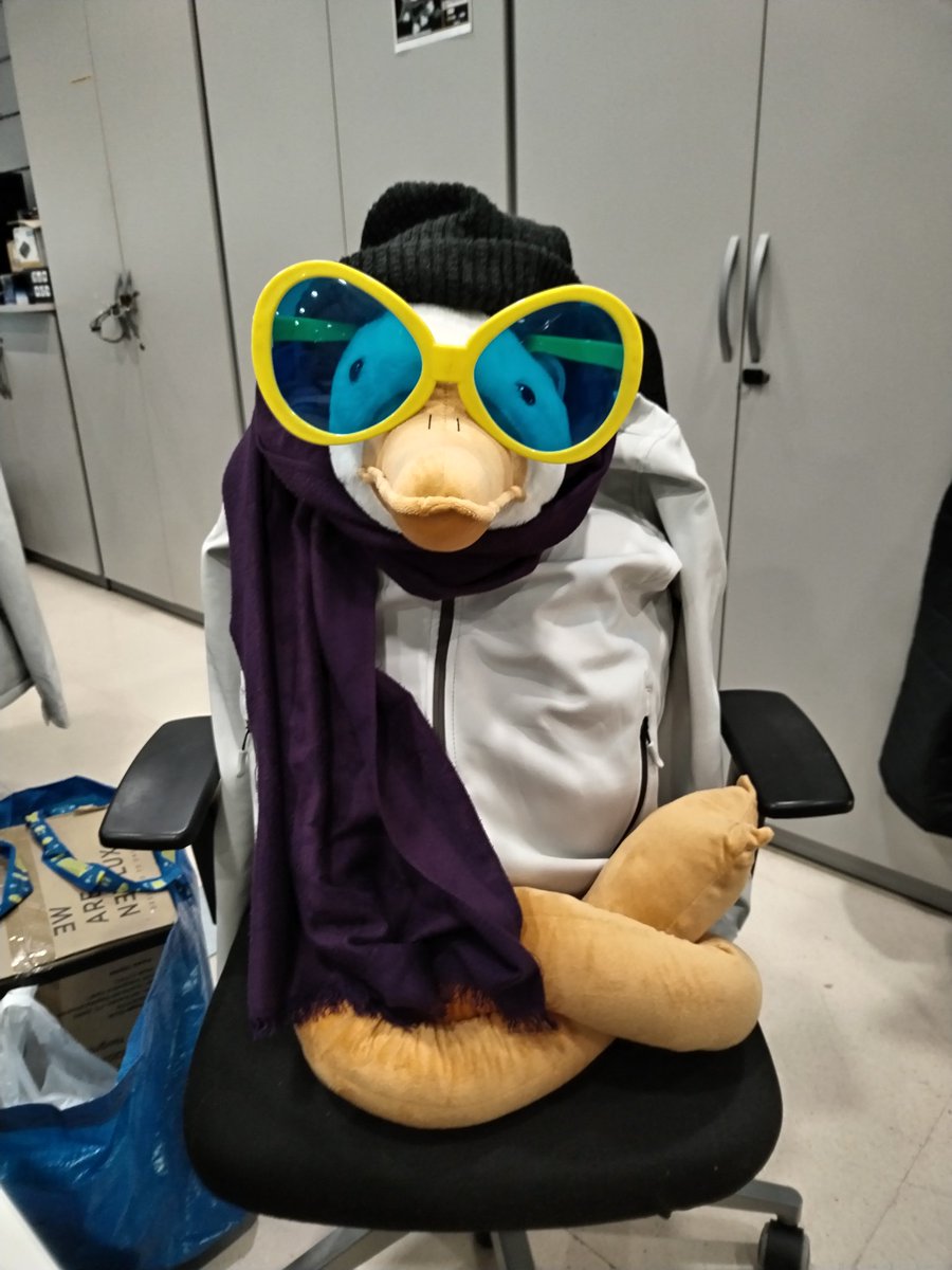 Lmoranglez's tweet photo. Welcome the new @dgarayru coworker 🦆  smartly dressed 😉 https://t.co/D9zFBYeazI