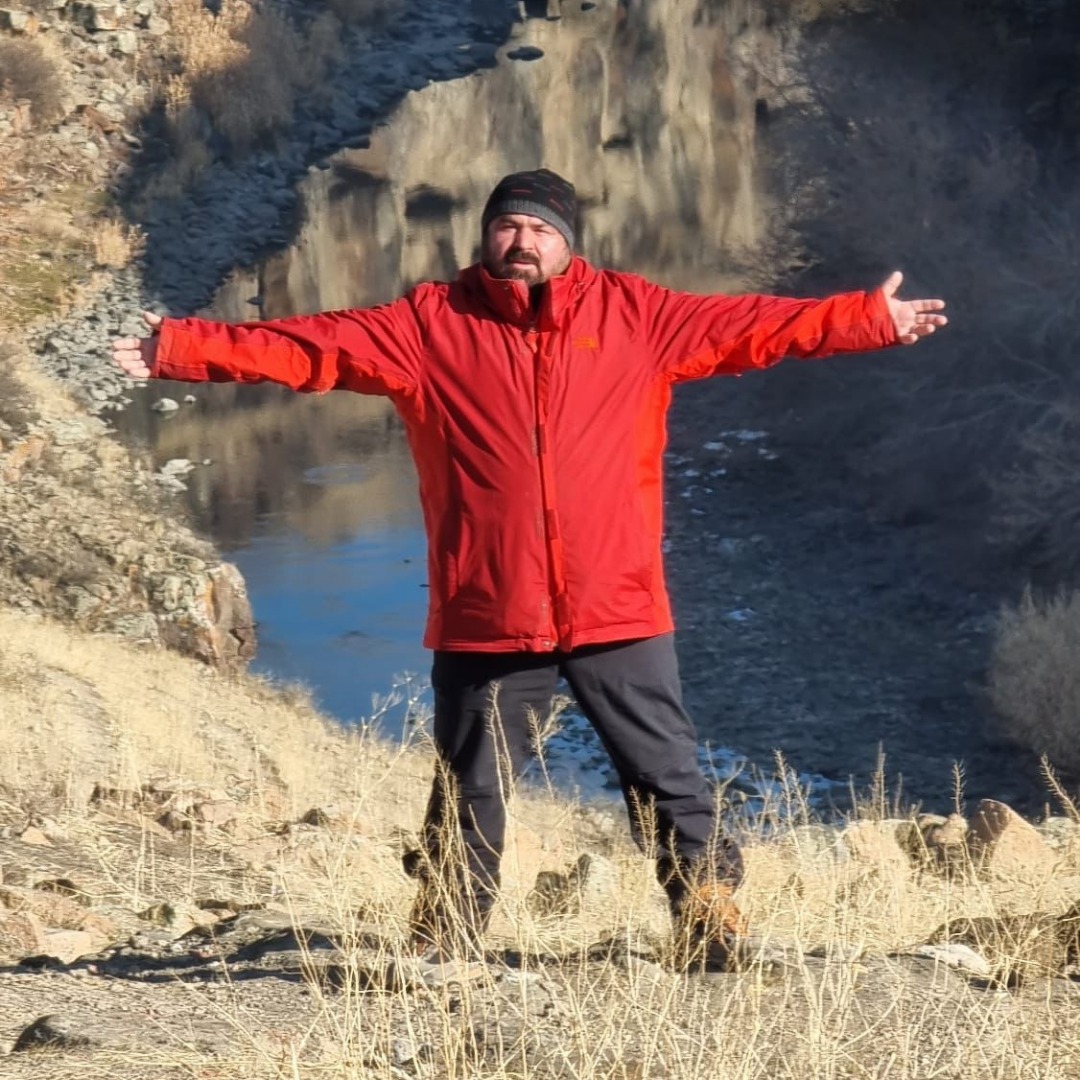 Uzun yıllar doğa korumaya emek vermiş, kuş gözlemcisi sevgili dostumuz Önder Cırık’ı depremde kaybetmenin derin üzüntüsü içerisindeyiz. Ailesine, sevenlerine, meslektaşlarına ve tüm doğa koruma camiasına başsağlığı ve sabır diliyoruz. Işıklar içinde olsun…

#ÖnderCırık