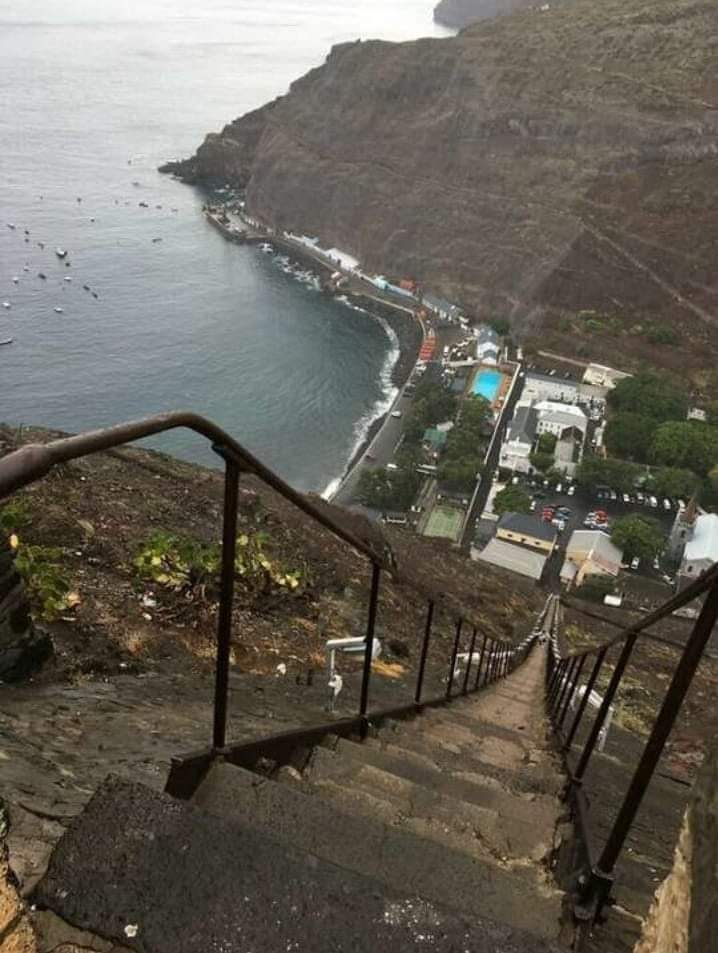 Flaviamaynarte's tweet photo. Aluga-se casa a cinco minutos da praia, se tropeçar, chega em dois... https://t.co/OAos0WTCBk