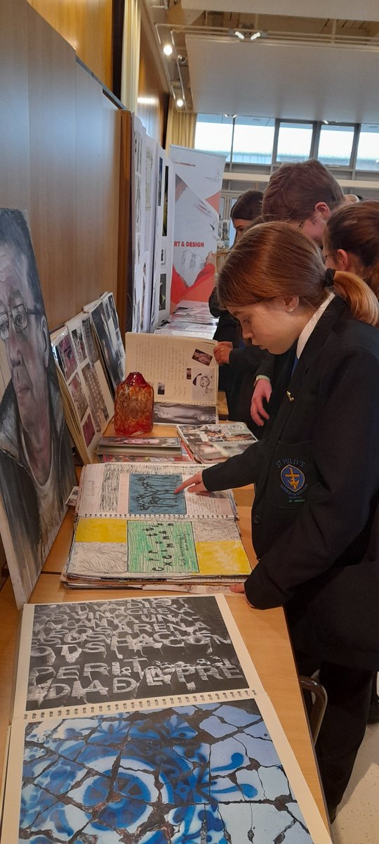 sthildscareers's tweet photo. @StHildsSchool 
Art Expo day 2. Inspiring Y8 https://t.co/zDWbMDSS4D