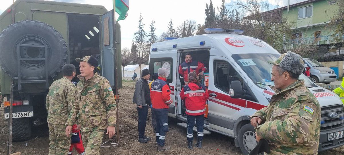 VladimirNorov's tweet photo. Türkiye'nin Hatay bölgesinde Özbekistan Savunma Bakanlığı tıbbi müfrezesi çalışanları, depremzedelere tıbbi yardım sağlanan sahra hastanesi kurdu. https://t.co/FZfOFfWg7z