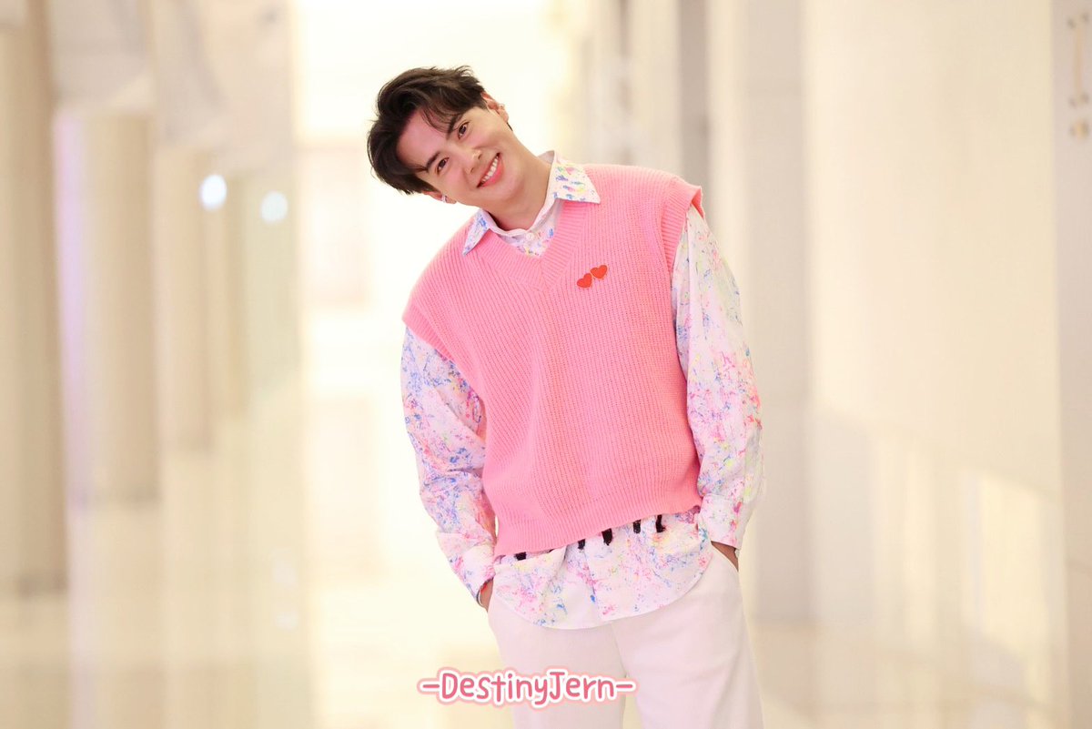 เหนื่อยไหม แบกความน่ารักไว้เยอะขนาดเนี๊ยะ 💓
#ทฤษฎีสีชมพูTheDebutante
#DestinyJern #MCJern #Jernsu1000