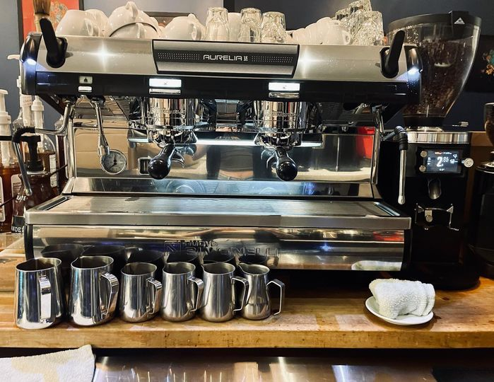 Back to work! Grab a latte to get you through ☕️✨
.
.
.
#coffee #esspresso #monday #mondaymotivation #coffeetime #esspressomachine #barista #coffeelover #coffeeshop #nyccoffee #brooklyncoffee #brooklyntodo
