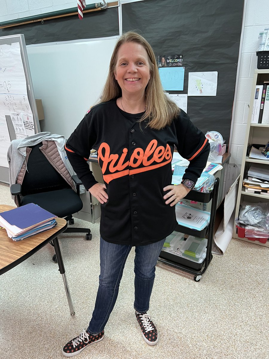 csg0623's tweet image. Jersey Day with Room 16 Crew!