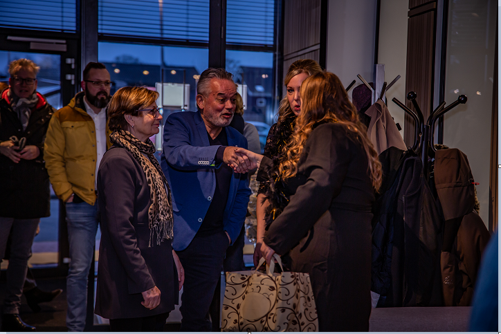 PowerCompany_'s tweet photo. Alweer 3 weken geleden was ons openingsfeest. 
Wij genieten nog steeds!😃
Iedereen nogmaals bedankt voor het (mede)mogelijk maken van dit feest! 🥳

#PowerCompany #Stadskanaal #Nieuwpand https://t.co/NqiyHo4Spp