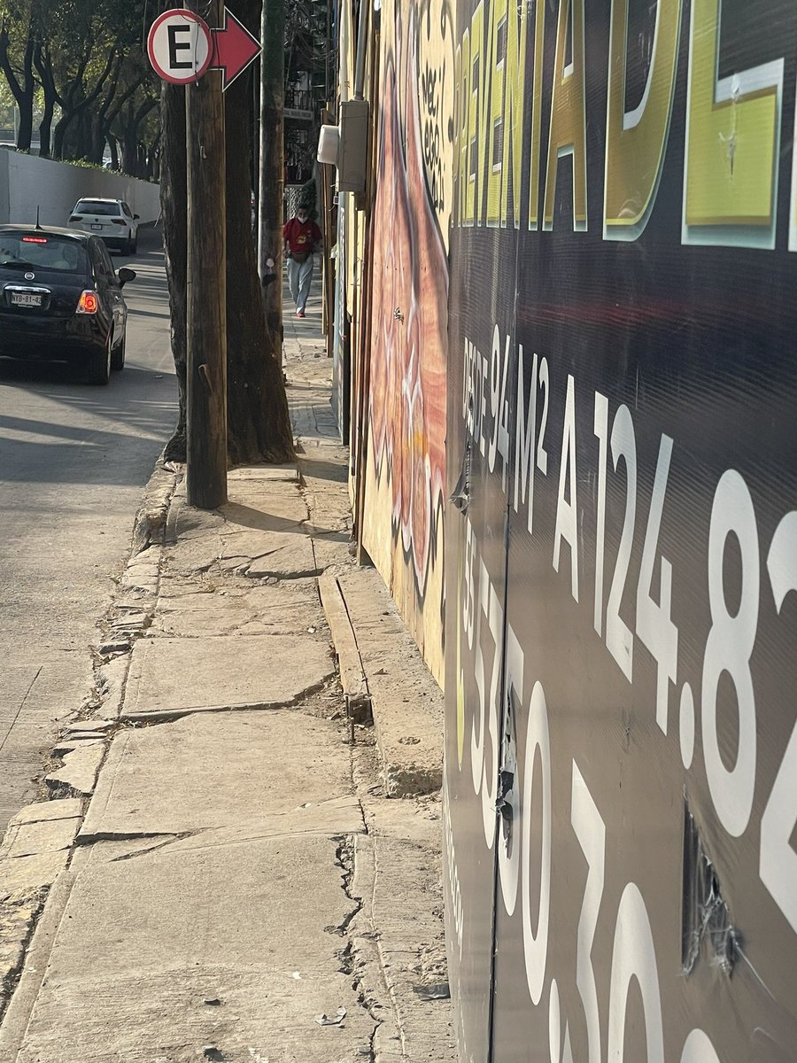 Obra sobre churubusco <a href="/ColGralAnaya/">Col General Anaya</a> <a href="/Vecinosgralanay/">Vecinos GeneralAnaya</a> pone en riesgo caminar por ocupar casi toda la banqueta <a href="/STaboadaMx/">Santiago Taboada</a> <a href="/BJAlcaldia/">Alcaldía de Benito Juárez</a> tienen que hacer algo