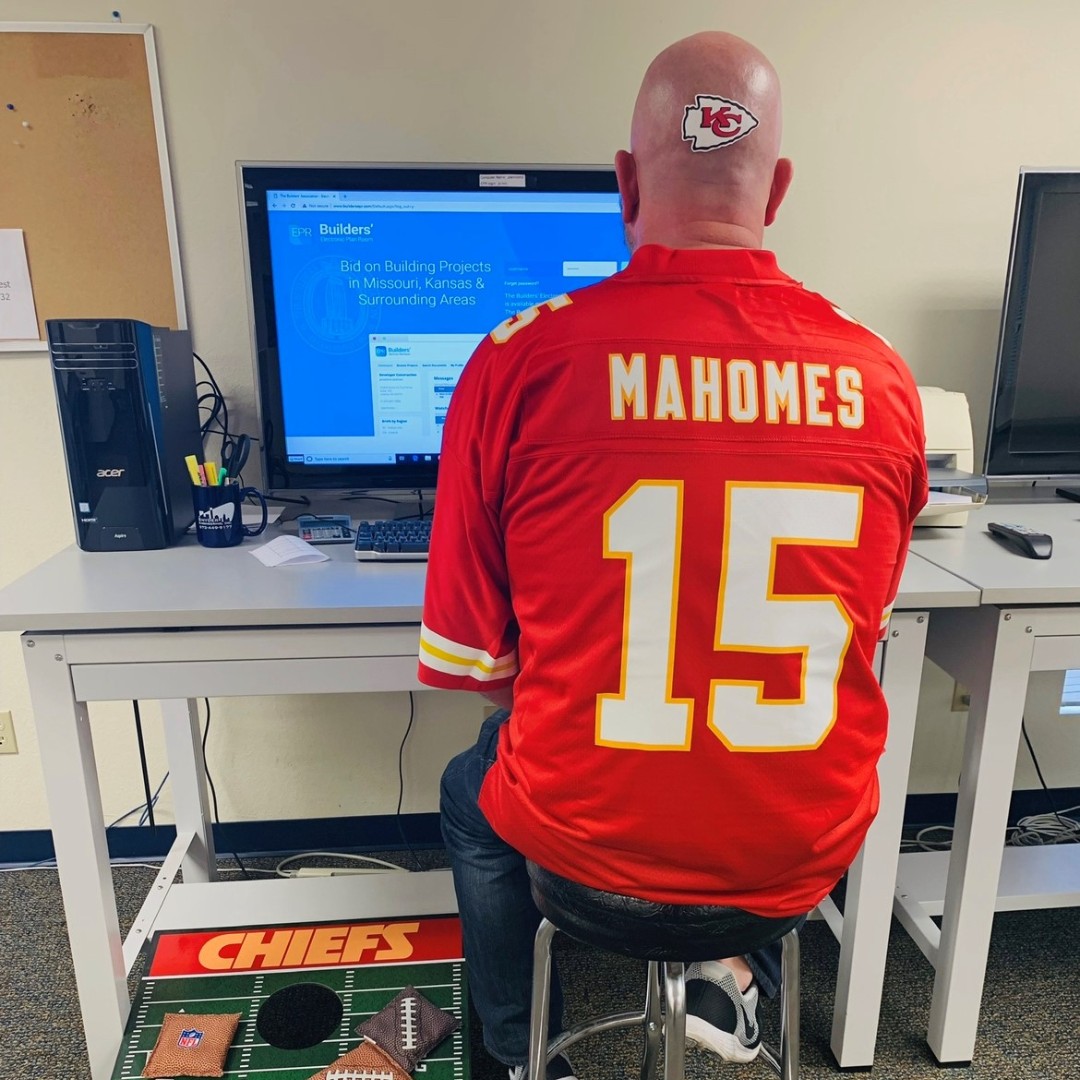 BuildersAssocKC's tweet photo. The Builders staff, family and apprentices of @IUBAC look forward to the Kansas City @Chiefs bringing the #SuperBowl Championship Trophy home this Sunday! ๐โค๏ธ๐๐
#ChiefsKingdom #GoChiefs #Win #BringItHome #RoadToAZ #SBLVII https://t.co/SNxDMPisAT