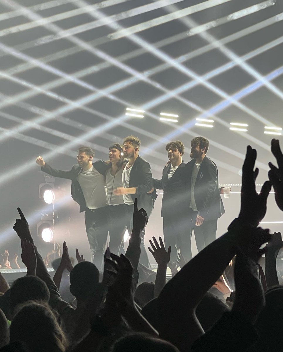 Leanne 🌚 tweet media