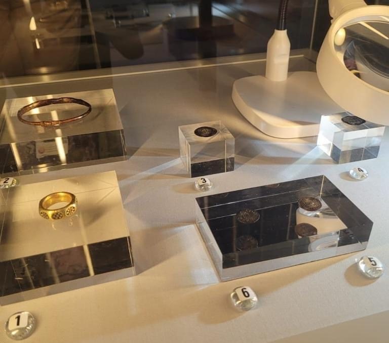 HfdsCouncil's tweet photo. Your chance to visit the Herefordshire Hoard this Feb
The Hoard exhibition &amp; family activity day are FREE to visit at the Hereford Museum Resource &amp; Learning Centre (MRLC) on Tues, Feb 21
Don't miss this unique opportunity to see history come to life:
https://t.co/KNcD6vTQMv https://t.co/a2uskGa3qT