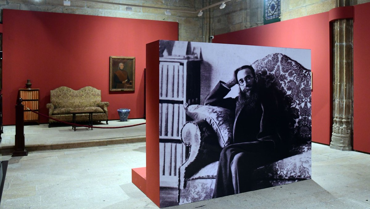 TATATA_info's tweet photo. 🤓✍️ Esta semana inaugurouse a exposición "Valle-Inclán íntimo" no Colexio de Fonseca, en #Compostela.

A mostra na que traballamos (imaxe gráfica e proxecto expositivo) recrea o universo íntimo de Ramón María del #ValleInclán.

Convidámosvos a visitala ata o 1 de abril 🙌 https://t.co/BXmCYR1zMJ