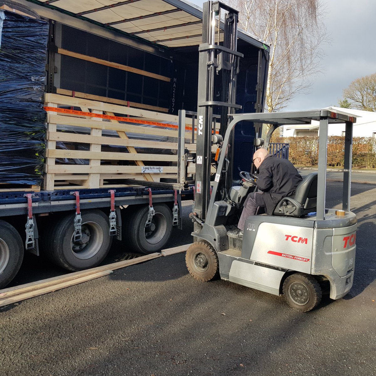 Signmaster_UK's tweet image. The warehouse have taken a delivery this afternoon of some new Rollover Flexi Machines – all ready to be installed at our customers next week 😊

For more information on our range of Rollovers, click here...ow.ly/Cnua50MKrNE

#delivery #rolloverflexi #installweek