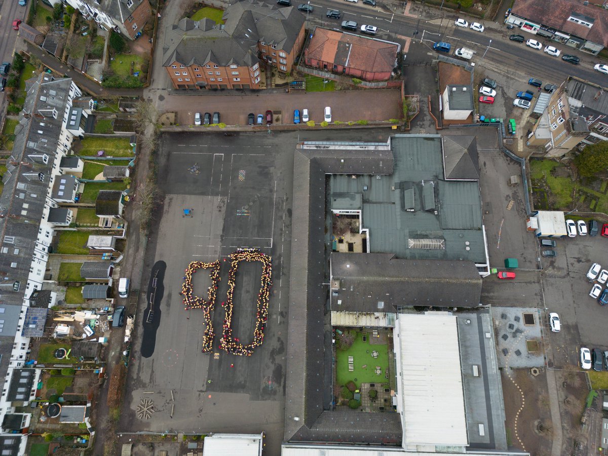 EastRenCouncil's tweet photo. Happy 90th birthday to everyone at Netherlee Primary🎊 

The school is celebrating its milestone year in lots of ways - and all the current pupils and staff got involved in a special photo to mark the occasion📸 

Check it out👇 https://t.co/r1kcbzTlz8